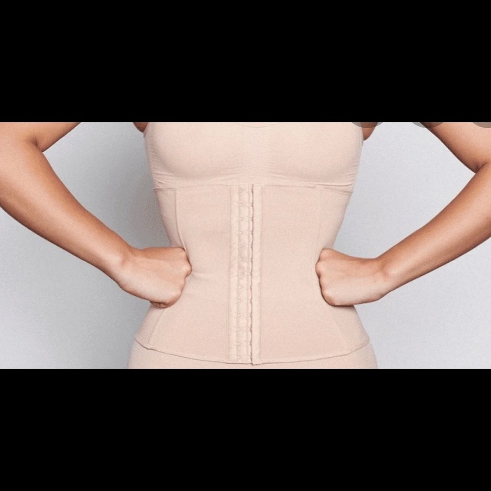 ! NWOT SKIMS WAIST TRAINER (ASSORTED COLORS AND SIZES)